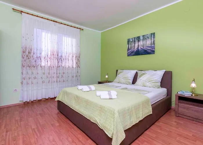 Apartament 9 *